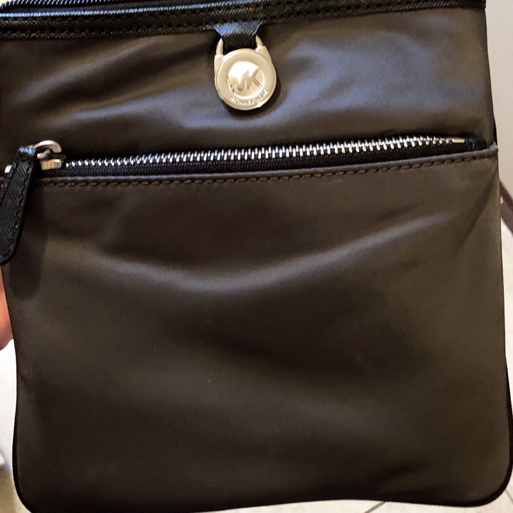 MK cross body purse. Used once or twice